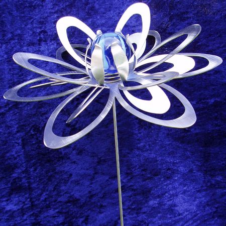 Blume "gro" mit Glaskugel, hellblau