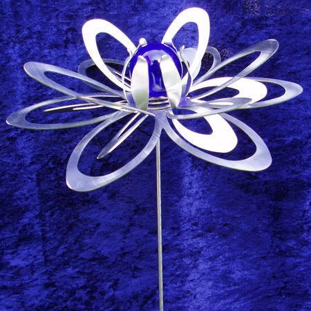 Blume "gro" mit Glaskugel, dunkelblau