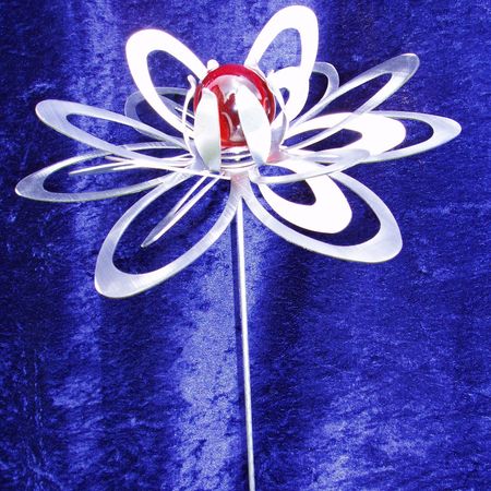 Blume "gro" mit Glaskugel, rot