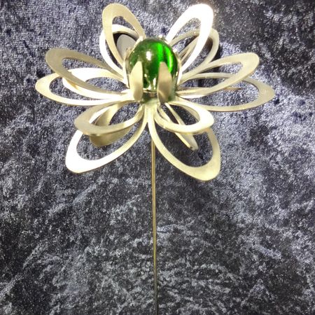 Blume "klein" mit Glaskugel auf langem Stab, grn